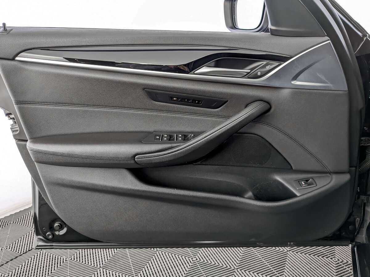 Купить BMW 5 серии 520d, 2018, 266 277 км, фото №13