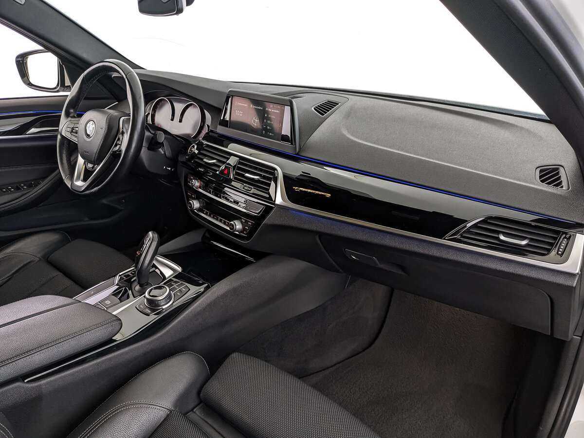 Купить BMW 5 серии 520d, 2017, 141 423 км, фото №9