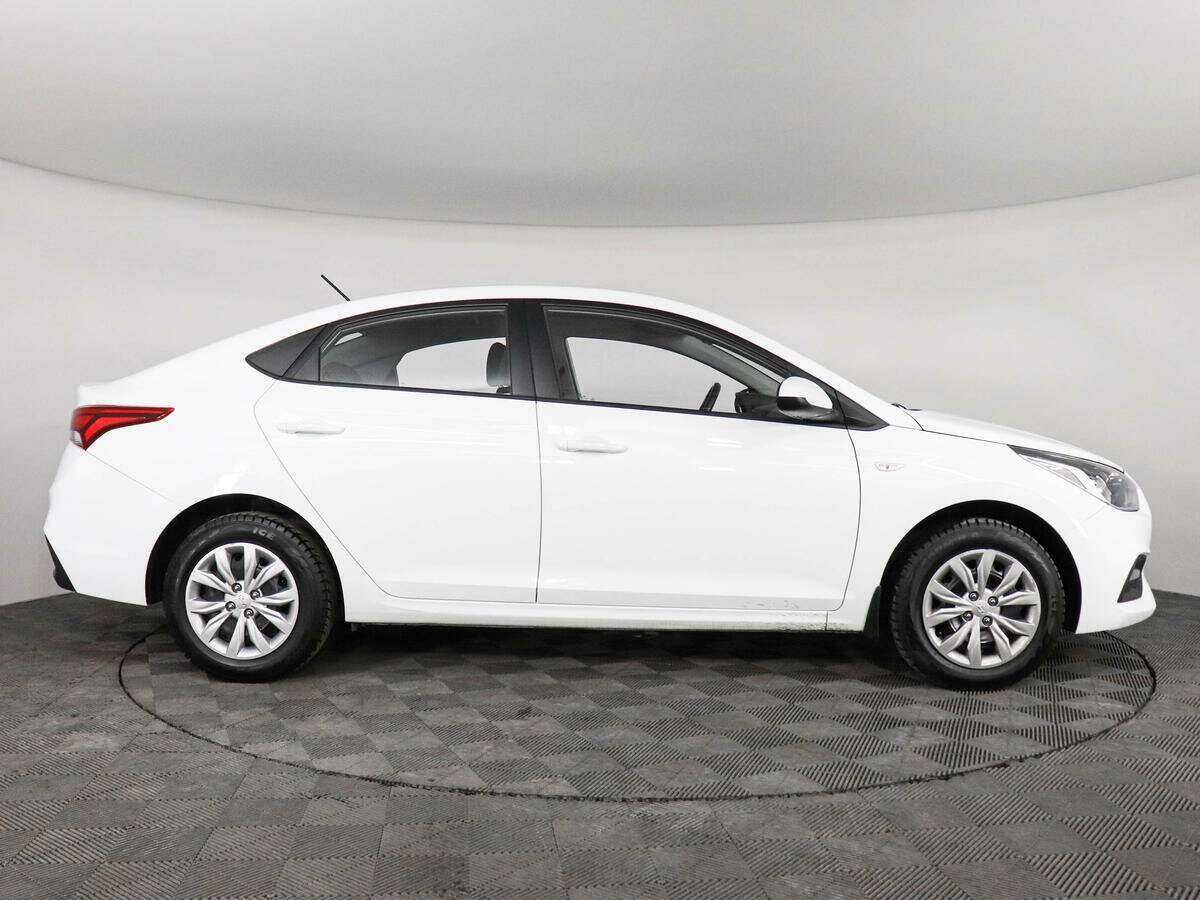 Купить Hyundai Solaris, 2019, 52 919 км, фото №4