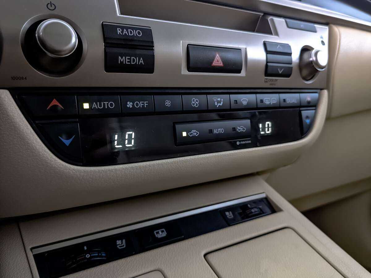 Купить Lexus ES 250, 2013, 141 000 км, фото №16