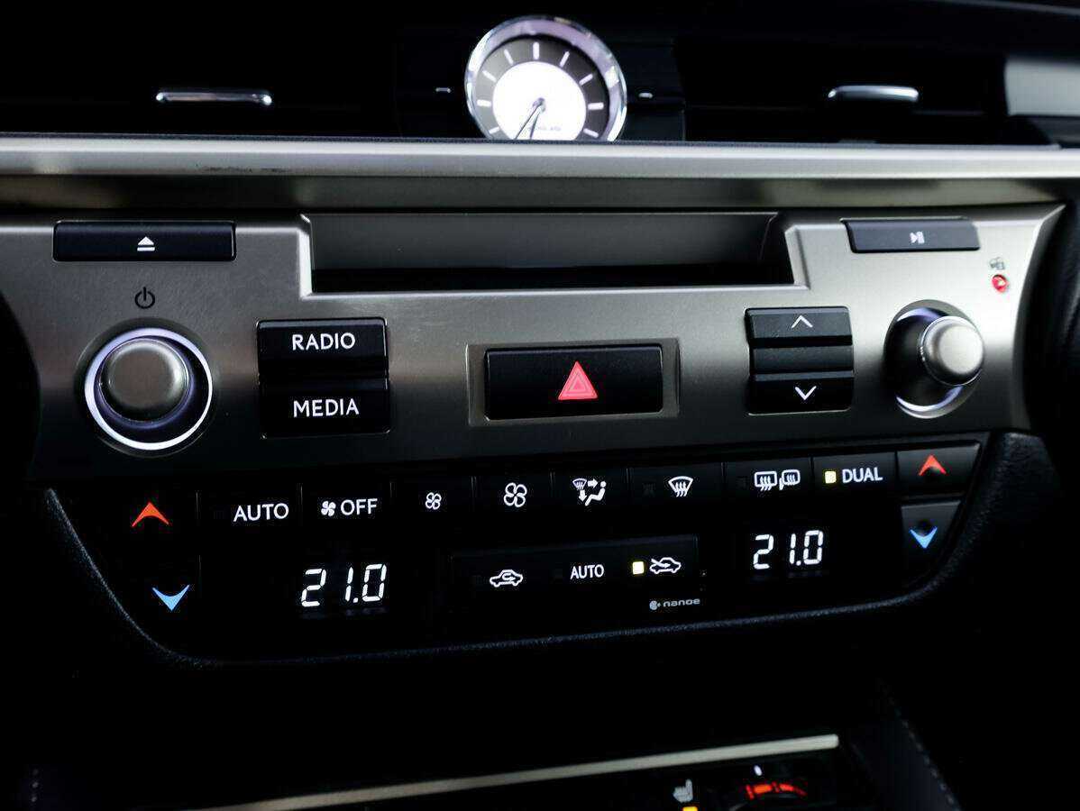 Купить Lexus ES 200, 2017, 104 501 км, фото №18