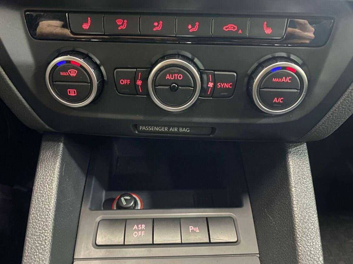 Купить Volkswagen Jetta, 2013, 125 800 км, фото №13