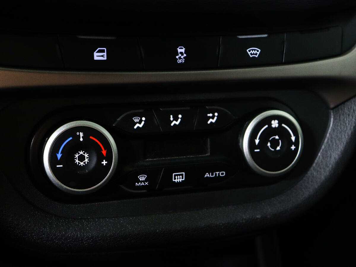 Купить Lada (ВАЗ) Vesta SW, 2019, 66 000 км, фото №15