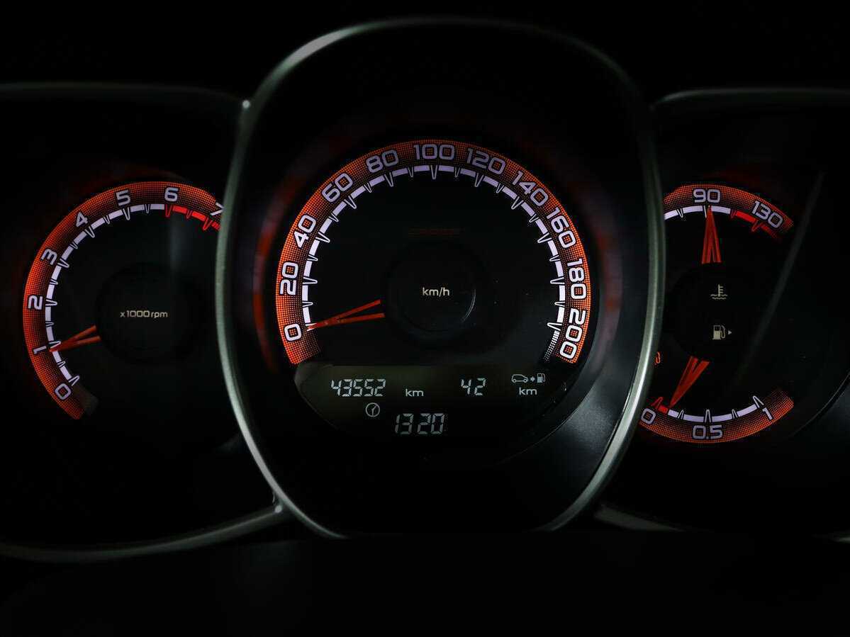 Купить Lada (ВАЗ) Vesta SW Cross, 2019, 43 550 км, фото №9